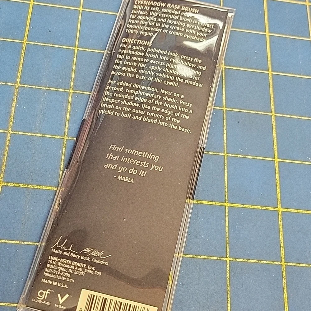 Lune+Aster Eyeshadow Brush New Sealed Package.